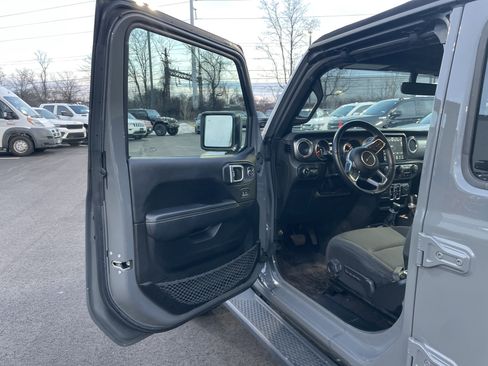 Certified 2020 Jeep Wrangler Unlimited Sahara image 32