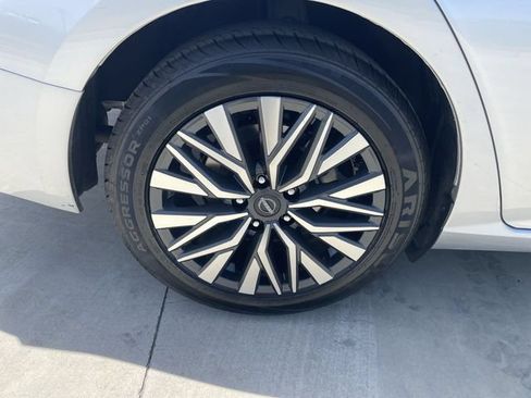 Used 2024 Nissan Altima 2.5 SV FWD image 31
