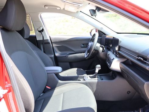 Used 2025 Hyundai Kona SEL FWD image 8