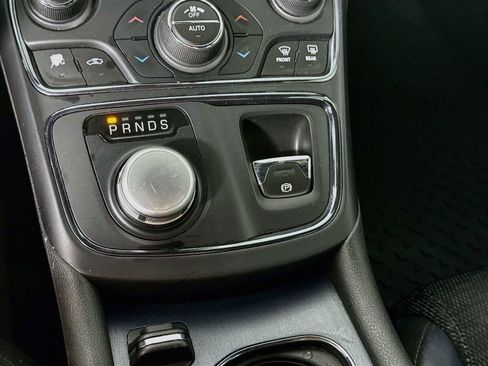 Used 2015 Chrysler 200 S w/ Comfort Group FWD image 10