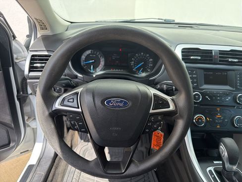 Used 2013 Ford Fusion SE image 18