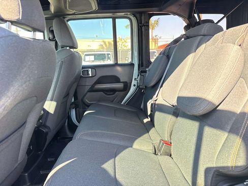 Used 2024 Jeep Wrangler Unlimited Sahara image 11