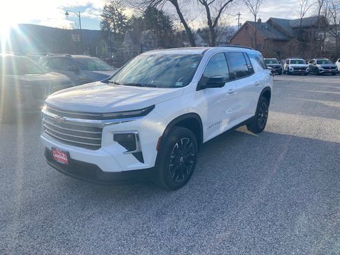 New 2026 Chevrolet Traverse LT w/ Sun and Wheel Package image 3