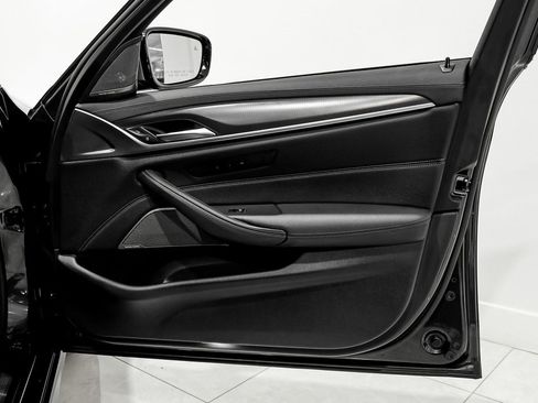 Used 2023 BMW M550i xDrive image 46