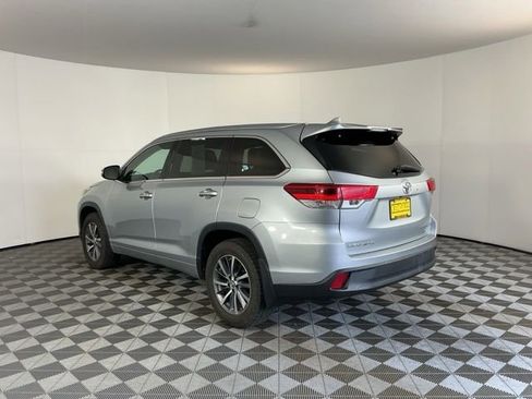 Used 2017 Toyota Highlander XLE AWD/4WD image 7