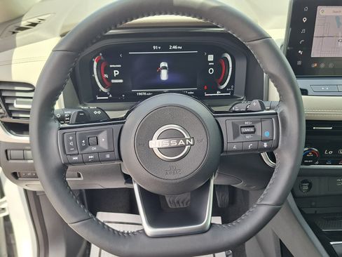 Used 2024 Nissan Rogue SL w/ SL Premium Package FWD image 11