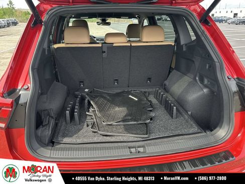 Used 2024 Volkswagen Tiguan SE AWD/4WD image 11