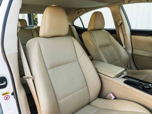 Used 2014 Lexus ES 350 w/ Premium Package FWD image 37