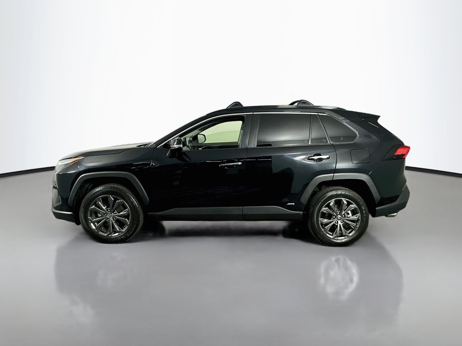 Certified 2025 Toyota RAV4 Limited w/ Advanced Technology Package AWD/4WD image 4