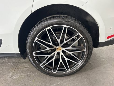 Certified 2023 Porsche Macan Turbo image 15