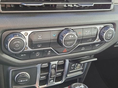 Used 2024 Jeep Wrangler Sport S image 24