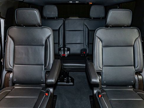 Used 2022 GMC Yukon Denali w/ Denali Premium Package image 22