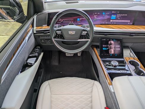 Used 2026 Cadillac Escalade Platinum Luxury w/ LPO, Radiant Package AWD/4WD image 20