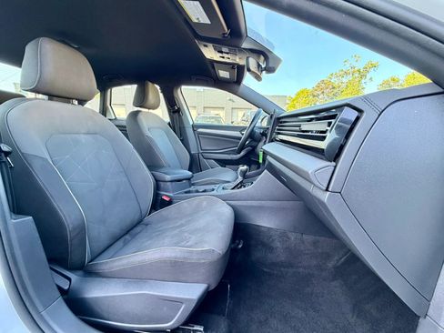 Used 2025 Volkswagen Jetta Sport image 21