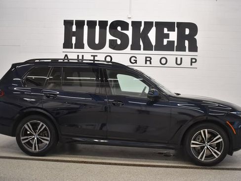Used 2024 BMW X7 xDrive40i w/ M Sport Package AWD/4WD image 2