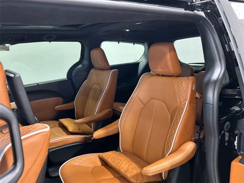 New 2026 Chrysler Pacifica Pinnacle image 28