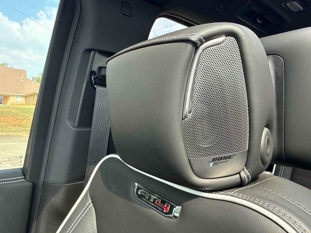 Used 2025 GMC Yukon XL AT4 Ultimate AWD/4WD image 32