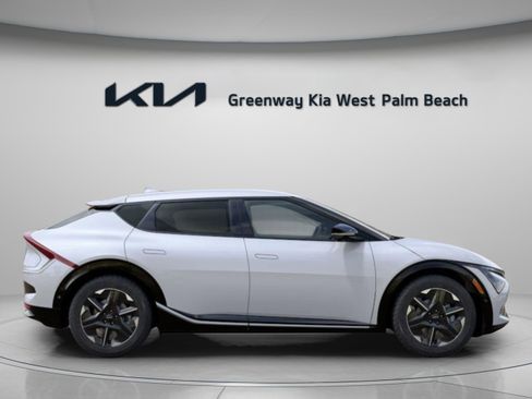 New 2025 Kia EV6 Wind image 9