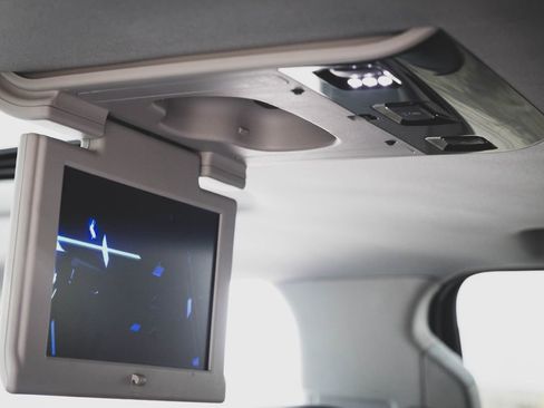 Used 2017 Cadillac Escalade ESV Luxury image 11