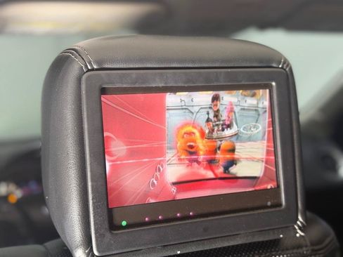 Used 2017 Nissan Pathfinder Platinum w/ Family Entertainment Package FWD image 37