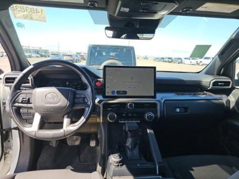 Used 2025 Toyota Tacoma TRD Off-Road AWD/4WD image 7