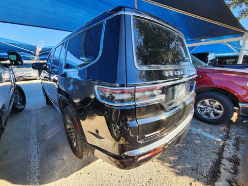 Used 2022 Jeep Grand Wagoneer Series I image 3