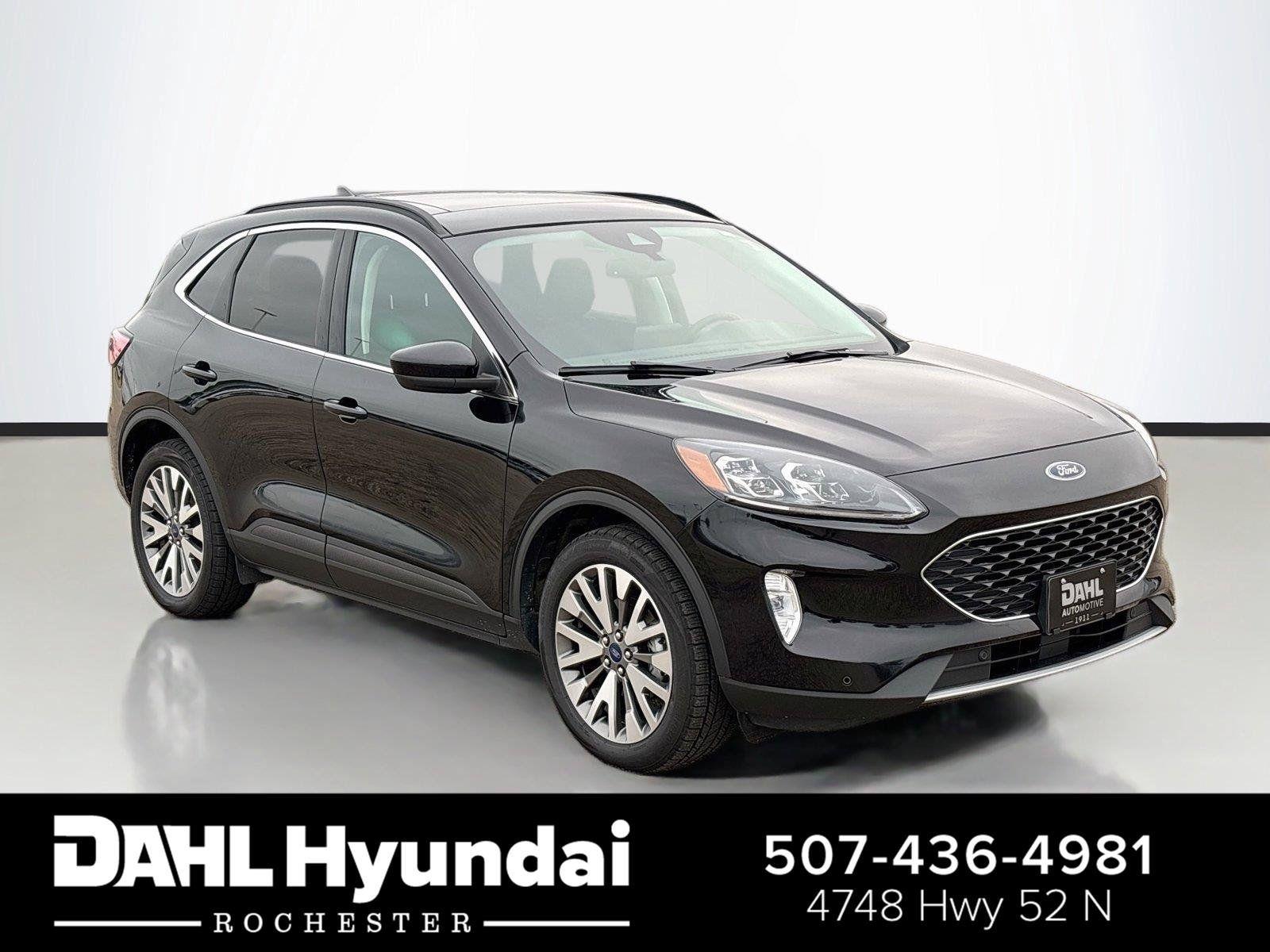 Used 2022 Ford Escape Titanium w/ Class II Trailer Tow Package AWD/4WD image 1