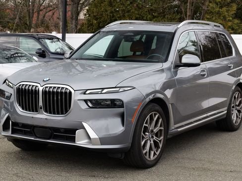 Used 2023 BMW X7 xDrive40i w/ Premium Package image 3