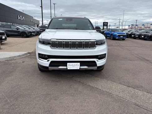 Used 2023 Jeep Grand Wagoneer Series II AWD/4WD image 2