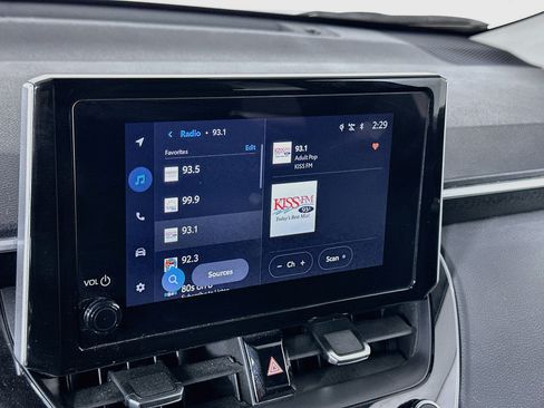 Used 2025 Toyota Corolla Cross XLE FWD image 19