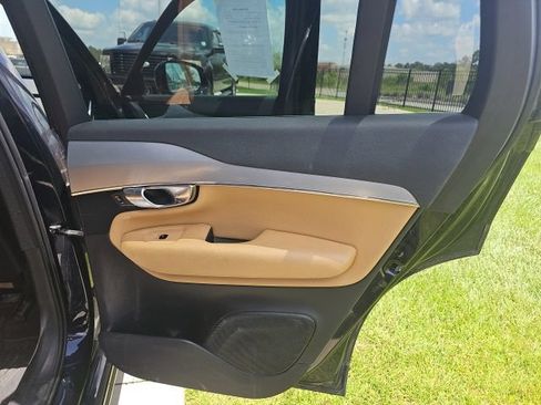 Used 2017 Volvo XC90 T6 Momentum w/ Vision Package AWD/4WD image 15