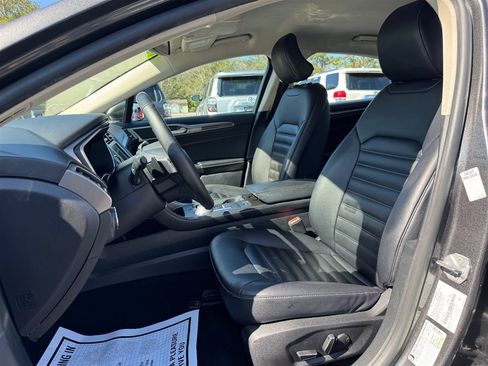Used 2019 Ford Fusion SEL image 18