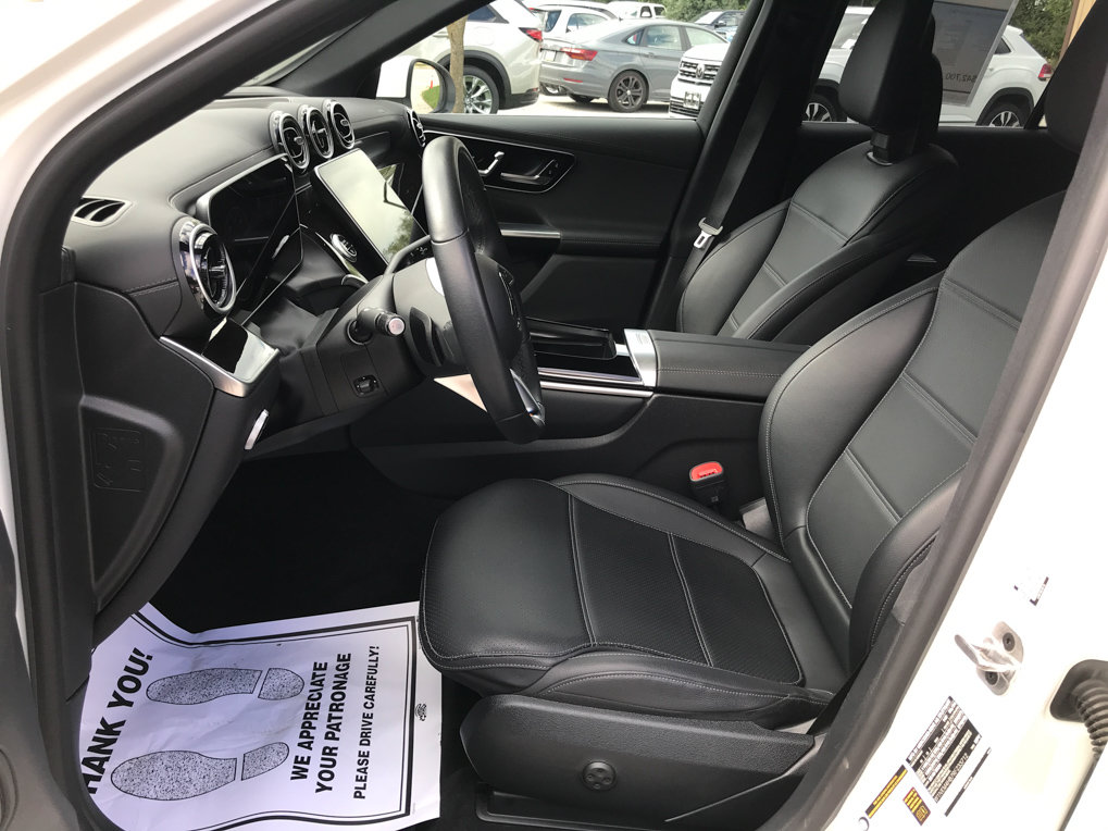 Used 2024 Mercedes-Benz GLC 300 4MATIC image 25