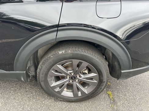 Used 2024 Ford Explorer XLT w/ Equipment Group 202A AWD/4WD image 10