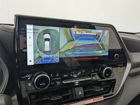 New 2026 Toyota Highlander Platinum image 16