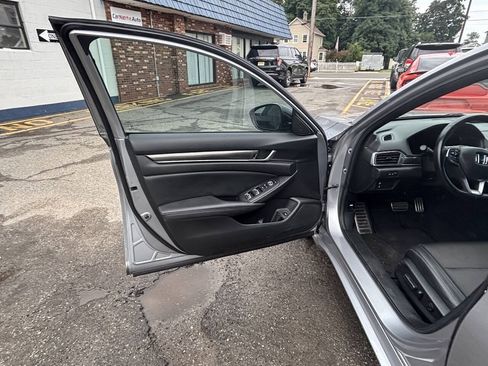 Used 2021 Honda Accord Sport image 31