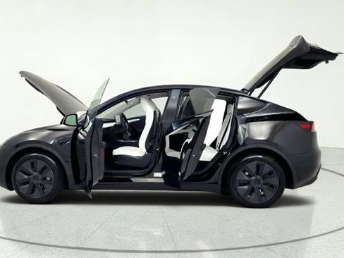 Used 2025 Tesla Model Y Long Range AWD/4WD image 15