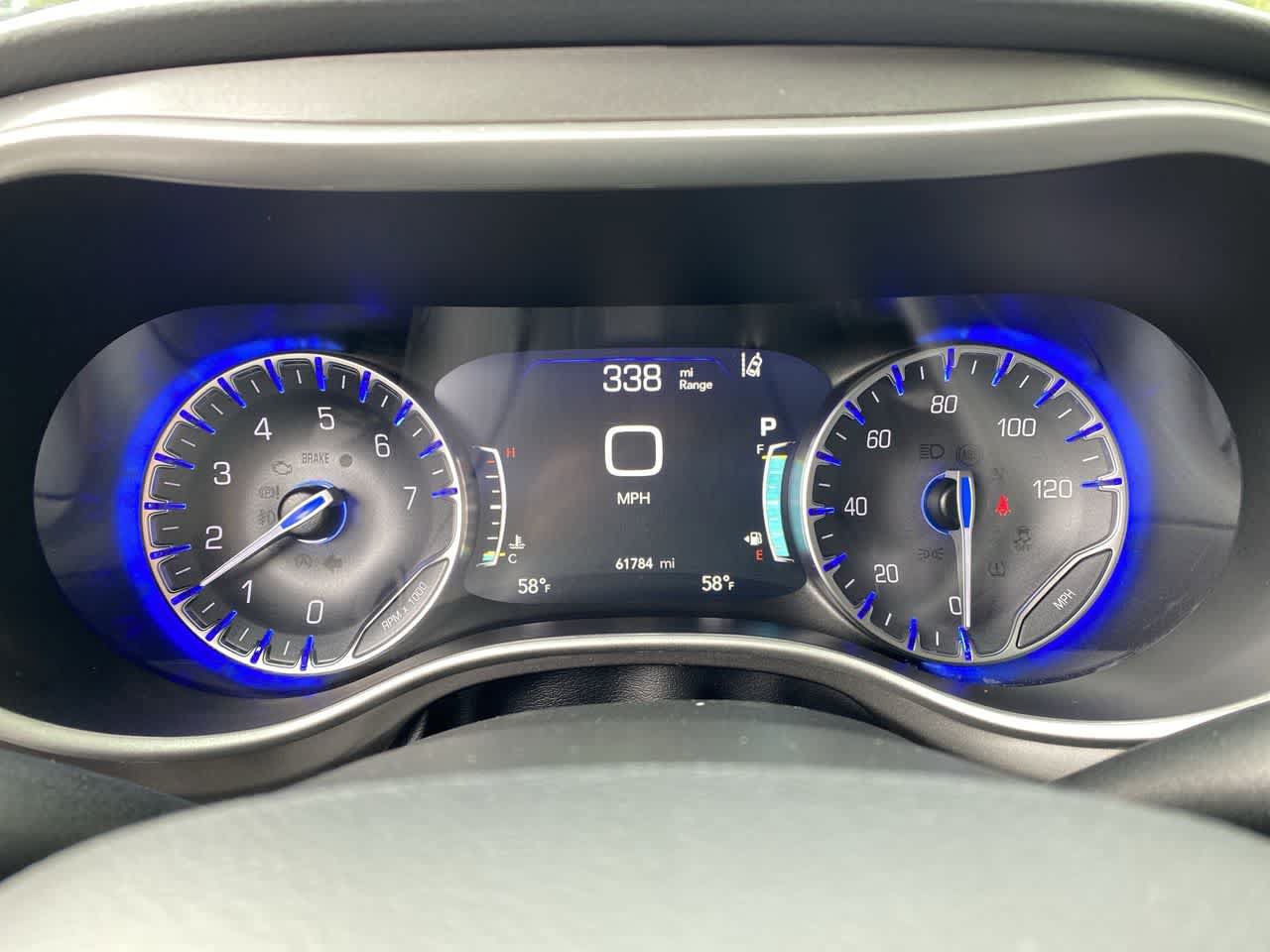 Used 2024 Chrysler Pacifica Touring-L FWD image 27