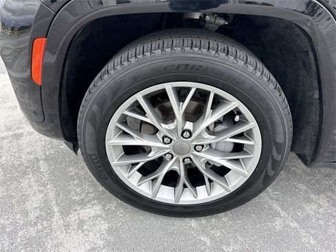 Used 2023 Jeep Grand Cherokee Summit w/ Adv Protech Group IV image 10