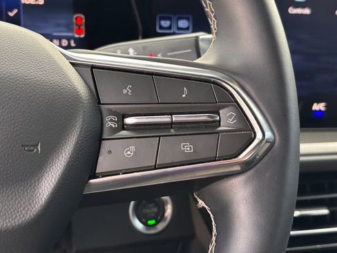 Used 2025 Chevrolet Traverse LT image 12