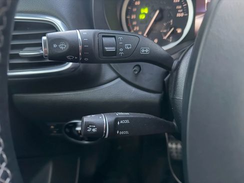 Used 2018 INFINITI QX30 Sport image 15