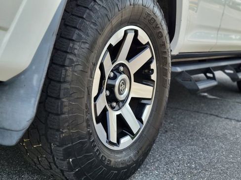 Used 2018 Toyota 4Runner TRD Off-Road Premium AWD/4WD image 45