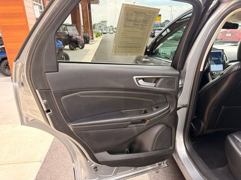 Used 2022 Ford Edge Titanium AWD/4WD image 11
