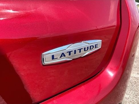 Used 2025 Jeep Compass Latitude image 21