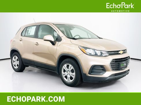 Used 2018 Chevrolet Trax LS FWD image 1