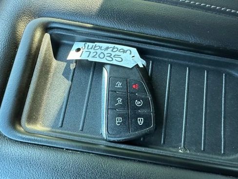 Used 2021 Chevrolet Suburban LT image 45