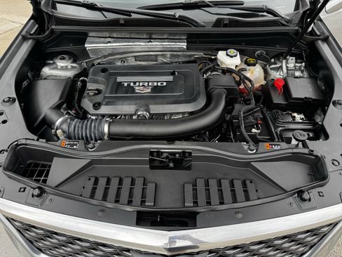 Used 2025 Cadillac XT4 Premium Luxury image 32