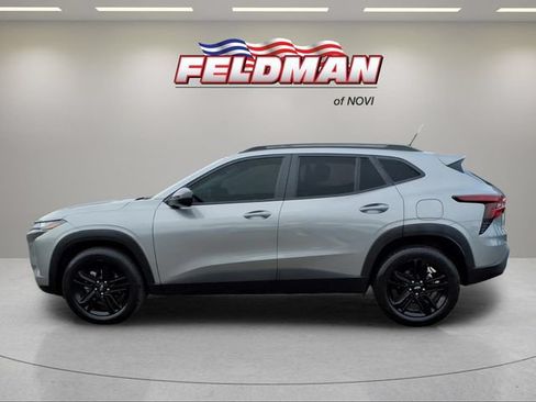 Used 2025 Chevrolet Trax ACTIV w/ Sunroof Package FWD image 2