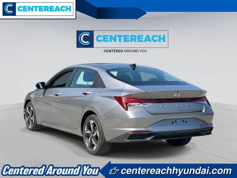 Used 2023 Hyundai Elantra SEL w/ Convenience Package FWD image 5
