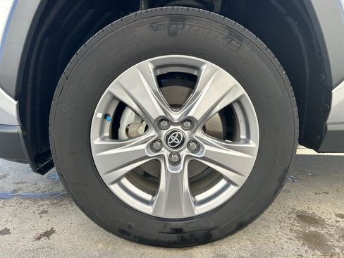 Used 2024 Toyota RAV4 XLE w/ Convenience Package image 11